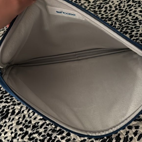 In case laptop sleeve - Picture 3 of 3